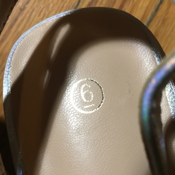 Holographic Silver Strappy Sandals 4 & 1/2 in block heel women’s 6 - Picture 4 of 4